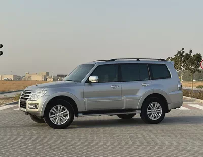 Pajero 2019 3.8 GLS Top Line | GCC | Full Option | Excellent Condition-4