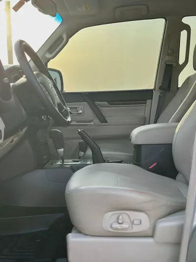 Pajero 2019 3.8 GLS Top Line | GCC | Full Option | Excellent Condition-8