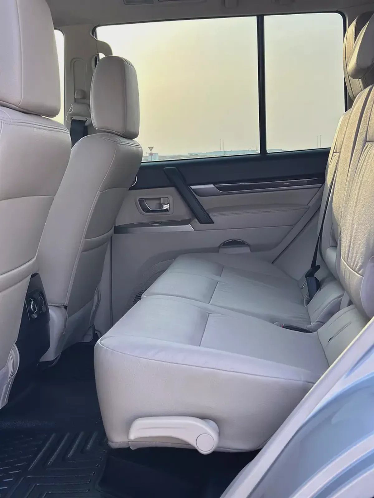 Pajero 2019 3.8 GLS Top Line | GCC | Full Option | Excellent Condition-10-10