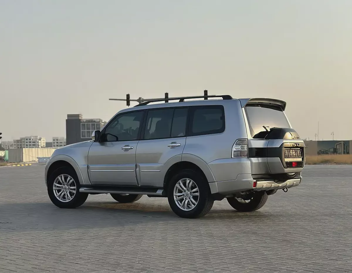 Pajero 2019 3.8 GLS Top Line | GCC | Full Option | Excellent Condition-1-1