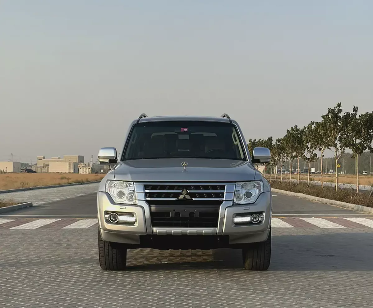 Pajero 2019 3.8 GLS Top Line | GCC | Full Option | Excellent Condition-2-2