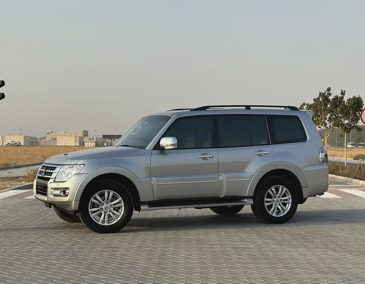 Pajero 2019 3.8 GLS Top Line | GCC | Full Option | Excellent Condition-4-4