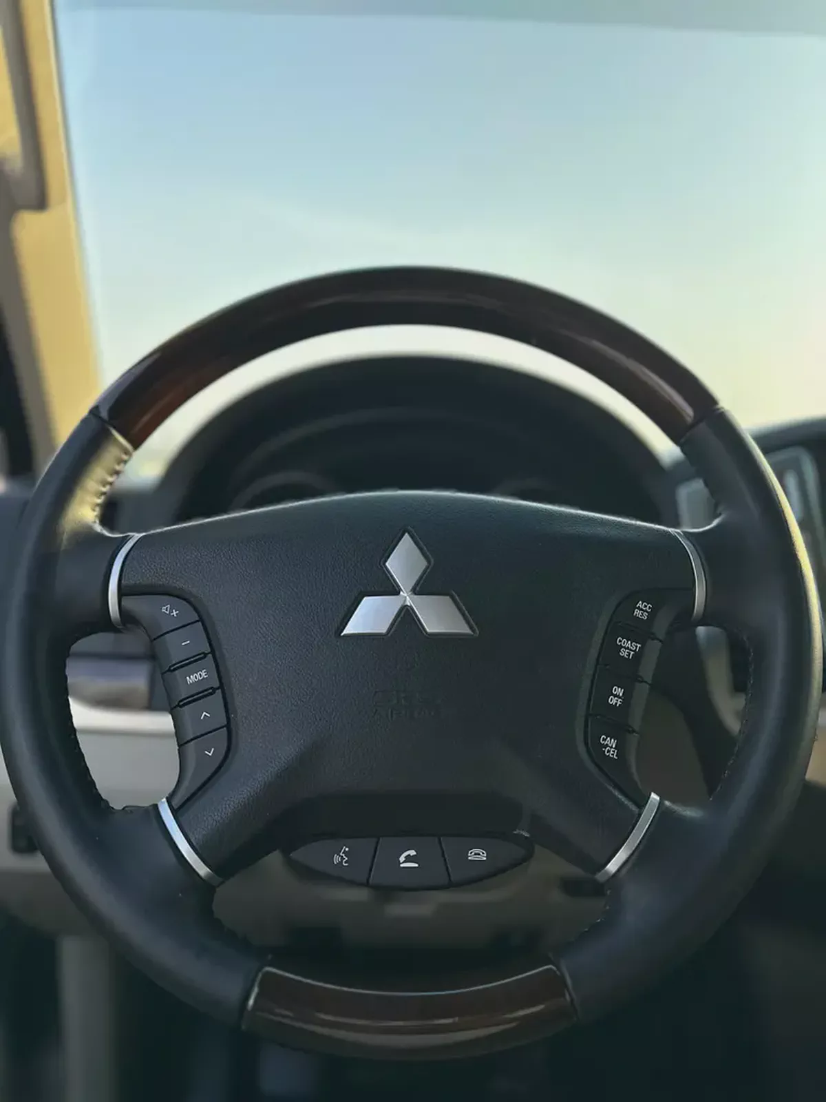 Pajero 2019 3.8 GLS Top Line | GCC | Full Option | Excellent Condition-6-6