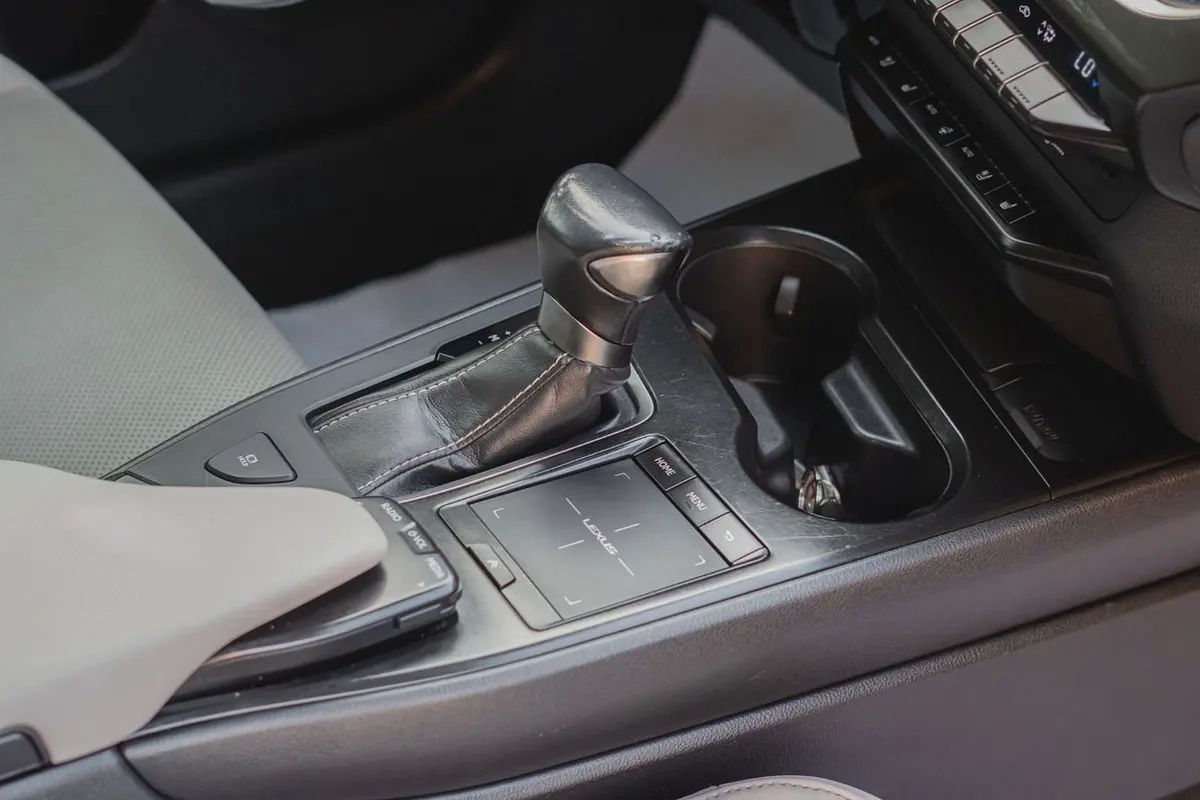 LEXUS UX 200 2019-10-10
