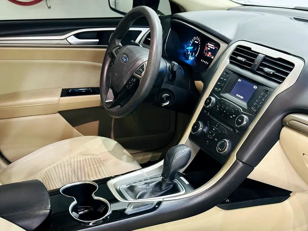 FORD FUSION 2016 GCC SPECS WELL MAINTAINED CAR 4 CYLINDER