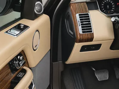 Land Rover Range Rover SE 2019 GCC Specs-10