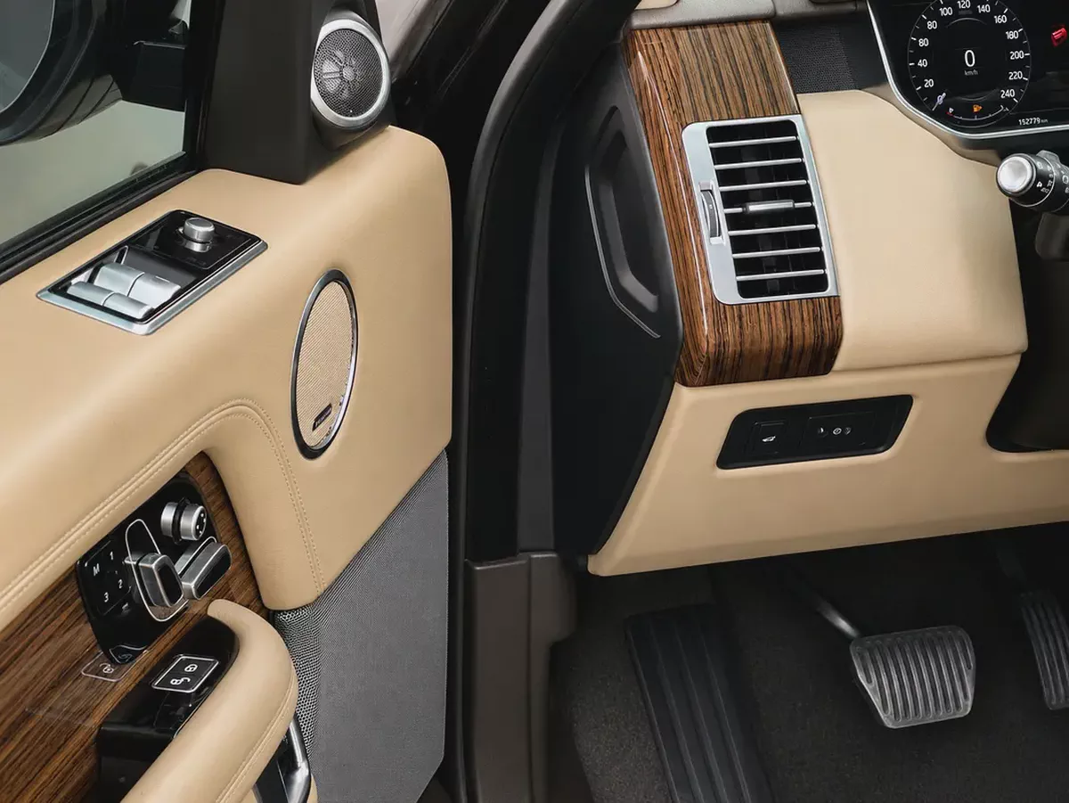 Land Rover Range Rover SE 2019 GCC Specs-10-10