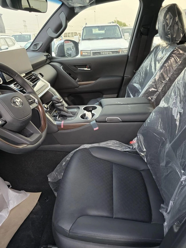 Toyota Land Cruiser VXR 4.0L 2026 MODEL FULL OPTION