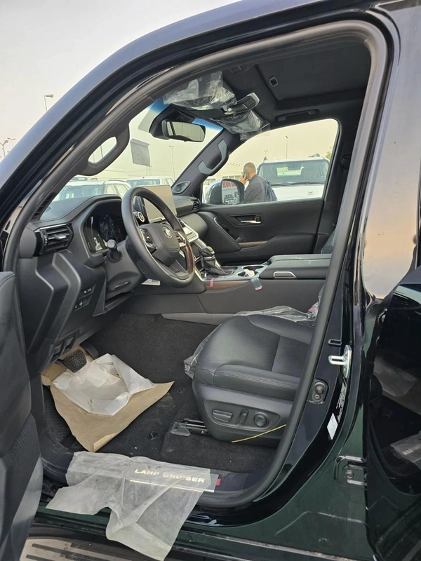 Toyota Land Cruiser VXR 4.0L 2026 MODEL FULL OPTION