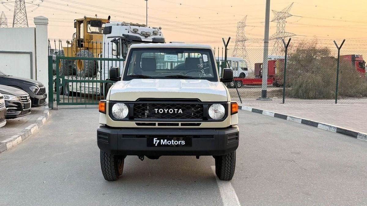 Toyota Land Cruiser Pick Up Std 4.0L Single Cab Utility 4WD - 2025-1-1
