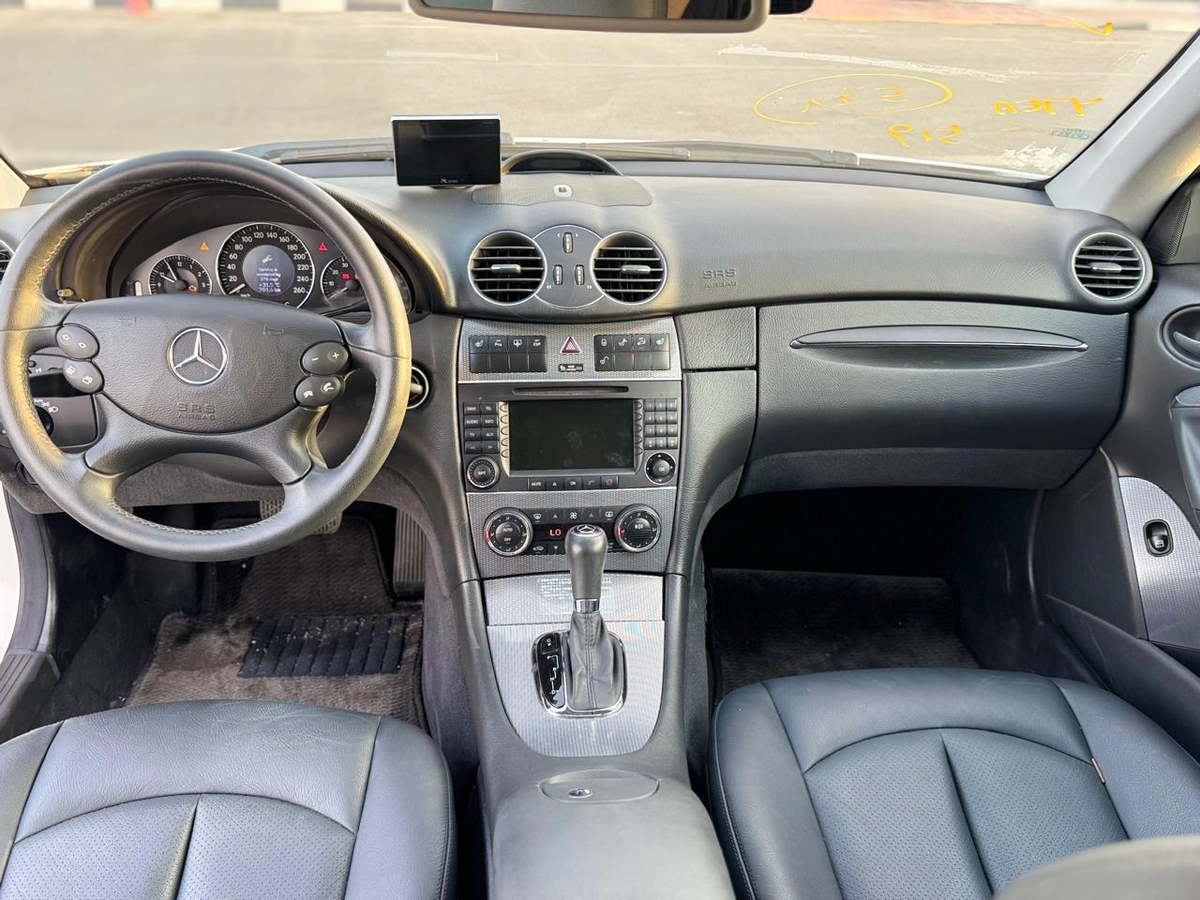 Mercedes Benz CLK320 2005-10-10