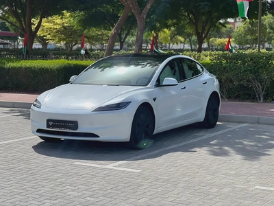 Tesla 3 L.R--AWD--GCC---Under Tesla Warranty---Full PPF Sticker-4