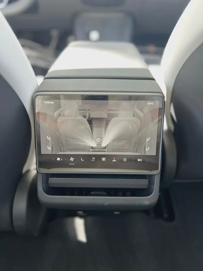Tesla 3 L.R--AWD--GCC---Under Tesla Warranty---Full PPF Sticker-9