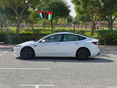 Tesla 3 L.R--AWD--GCC---Under Tesla Warranty---Full PPF Sticker-13