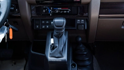 Toyota Land Cruiser 70 LC76 4.0L PTR 26 YM AT-7