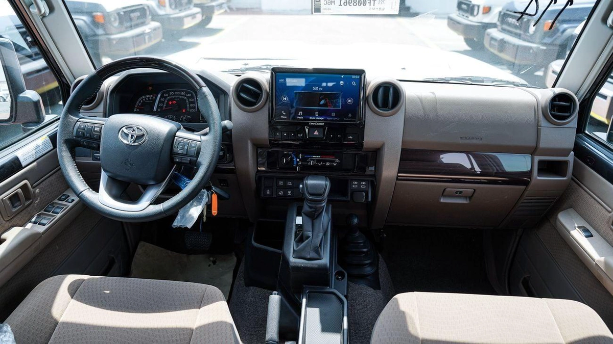 Toyota Land Cruiser 70 LC76 4.0L PTR 26 YM AT-6-0