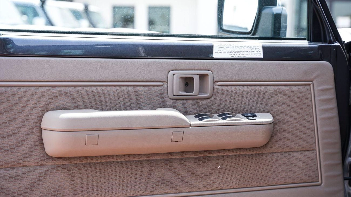 Toyota Land Cruiser 70 LC76 4.0L PTR 26 YM AT-8-0