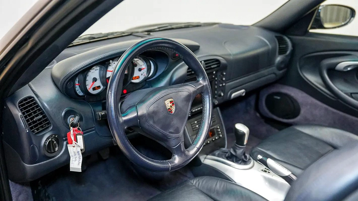 UAEs Very Best Example | 911 Turbo Cabriolet (996.2)-10-10
