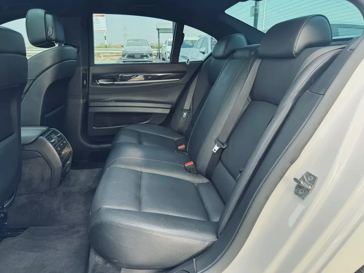BMW 7-Series 740i 2010 Japanese Specs - Excellent Condition-12-12