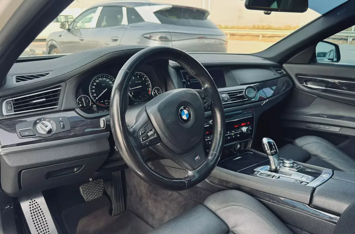 BMW 7-Series 740i 2010 Japanese Specs - Excellent Condition-8-8