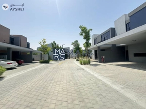 Luxurious brand new 4 bedroom villa availabl in Masaar for rent just in 195k