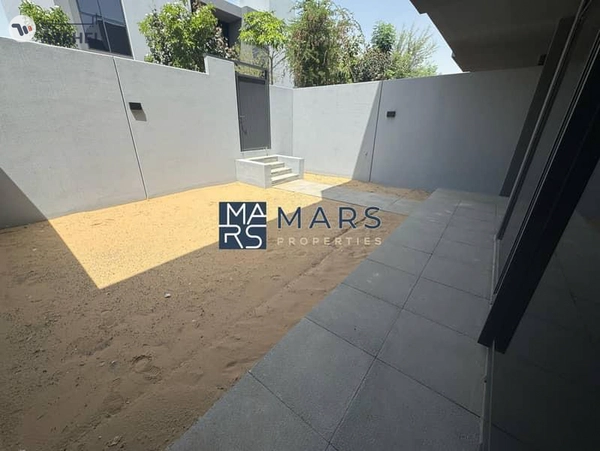 Luxurious brand new 4 bedroom villa availabl in Masaar for rent just in 195k