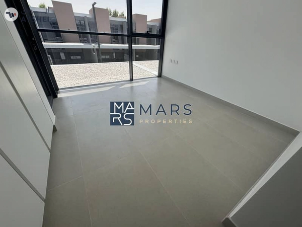 Luxurious brand new 4 bedroom villa availabl in Masaar for rent just in 195k
