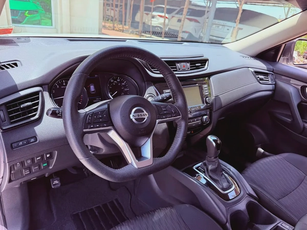 Nissan Rogue SV 2020 American Specs -