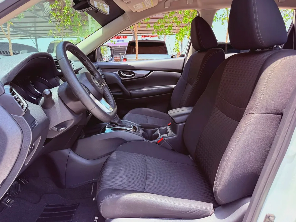 Nissan Rogue SV 2020 American Specs --12-12