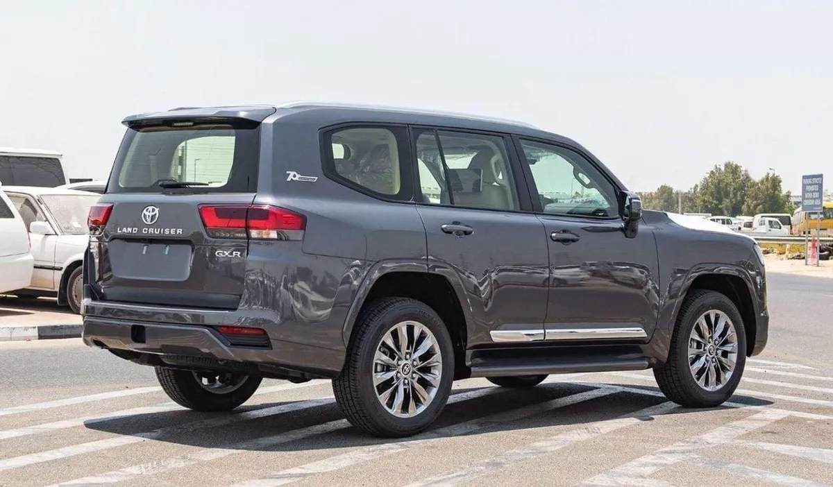 Toyota Land Cruiser GXR Toyota Land Cruiser GXR 3.5P AT MY2025– Grey-3-0