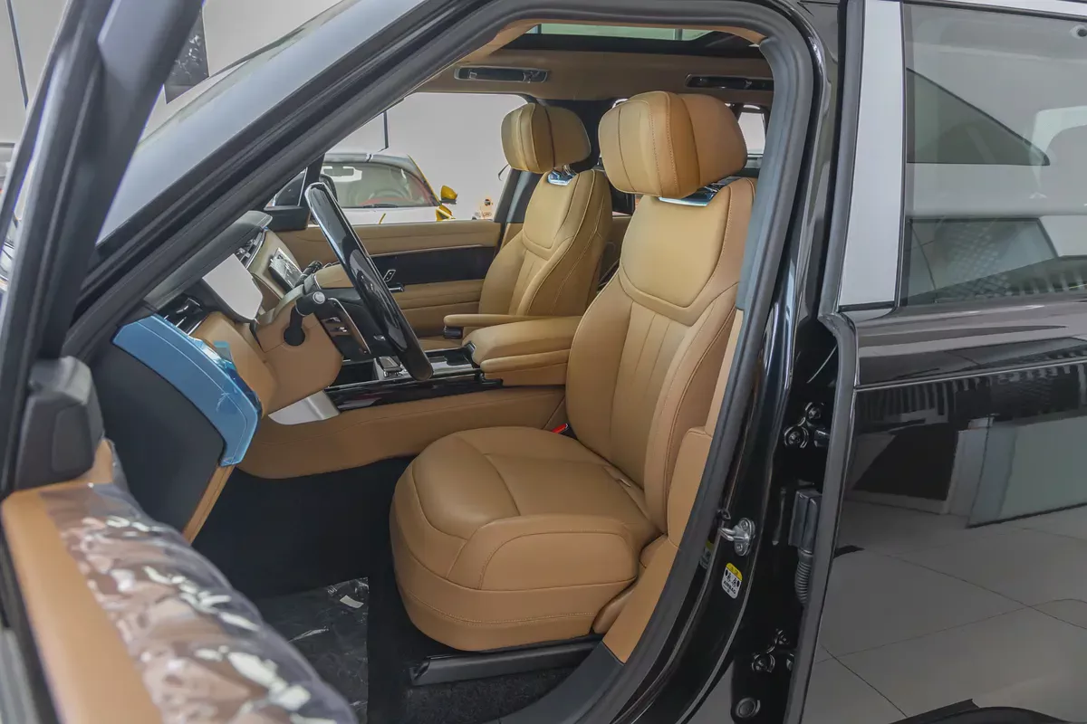 Range Rover Vogue Autobiography P400 | AWD | V6 | 2026 | GCC Specs-9-9