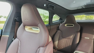 AVATR 11 Sport VIP 4-Seat (White)-7