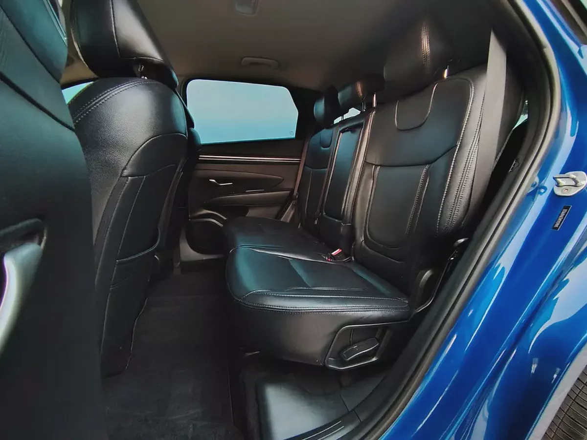 Hyundai Tucson 2023 US specs Clean Title With Original Paint Mid Option With Very Low KM-9-9
