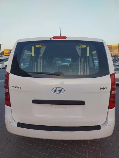Hyundai H1 GLS 2018 - GCC Specs - Well Maintained-6