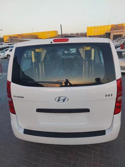 Hyundai H1 GLS 2018 - GCC Specs - Well Maintained-8