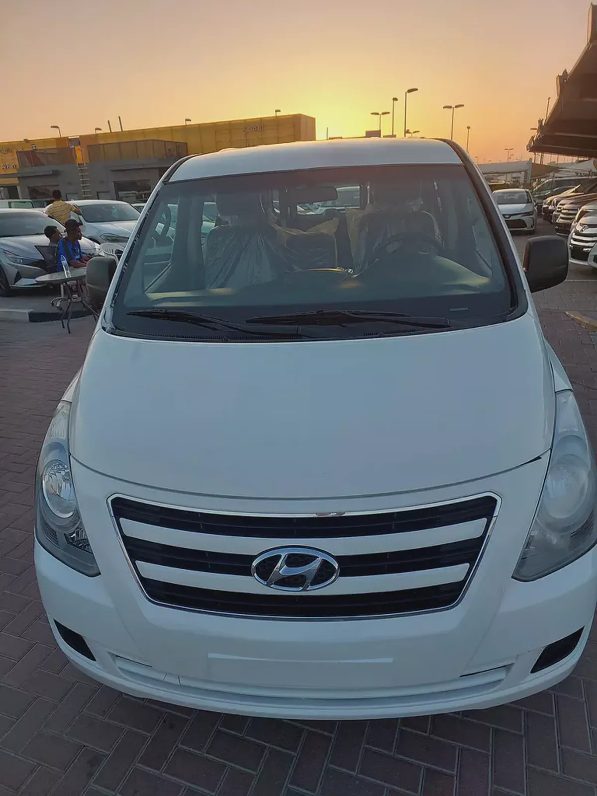 Hyundai H1 GLS 2018 - GCC Specs - Well Maintained-15-15