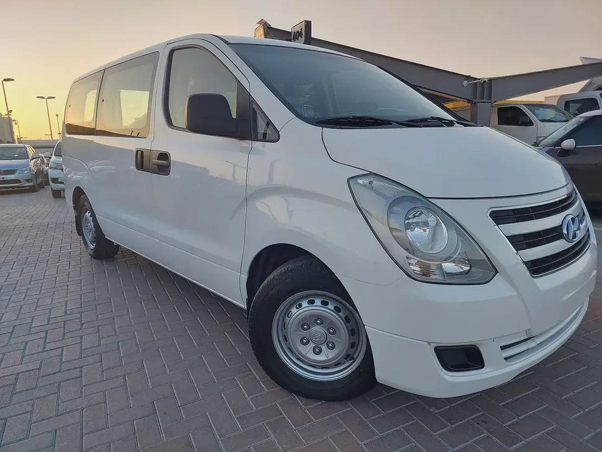 Hyundai H1 GLS 2018 - GCC Specs - Well Maintained