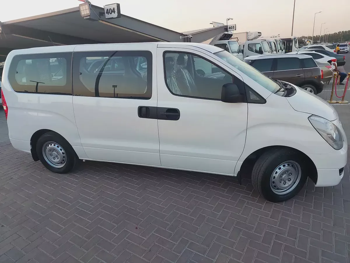 Hyundai H1 GLS 2018 - GCC Specs - Well Maintained-3-3