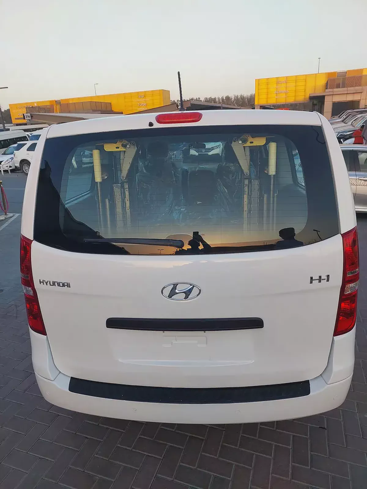 Hyundai H1 GLS 2018 - GCC Specs - Well Maintained-8-8