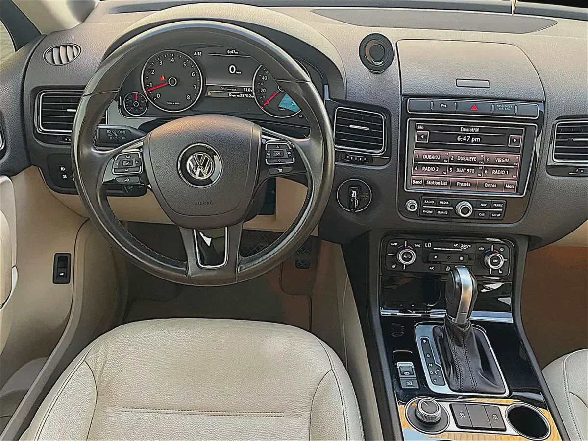 AED 1,005 P.M | Volkswagen Touareg SEL 2018 | GCC Specs | Pristine Condition-9-9