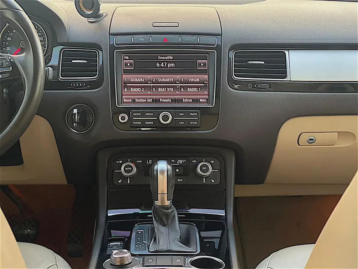 AED 1,005 P.M | Volkswagen Touareg SEL 2018 | GCC Specs | Pristine Condition-13-13