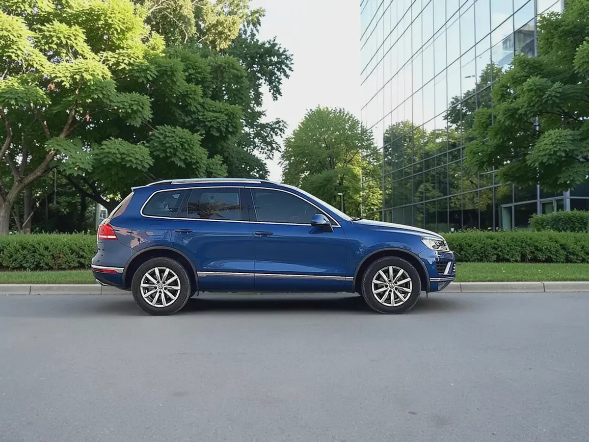 AED 1,005 P.M | Volkswagen Touareg SEL 2018 | GCC Specs | Pristine Condition-4-4