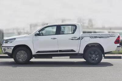 2025 Toyota Hilux SR5 2.7 Petrol - GCC Specs - Brand New!-3