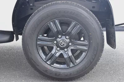 2025 Toyota Hilux SR5 2.7 Petrol - GCC Specs - Brand New!-6