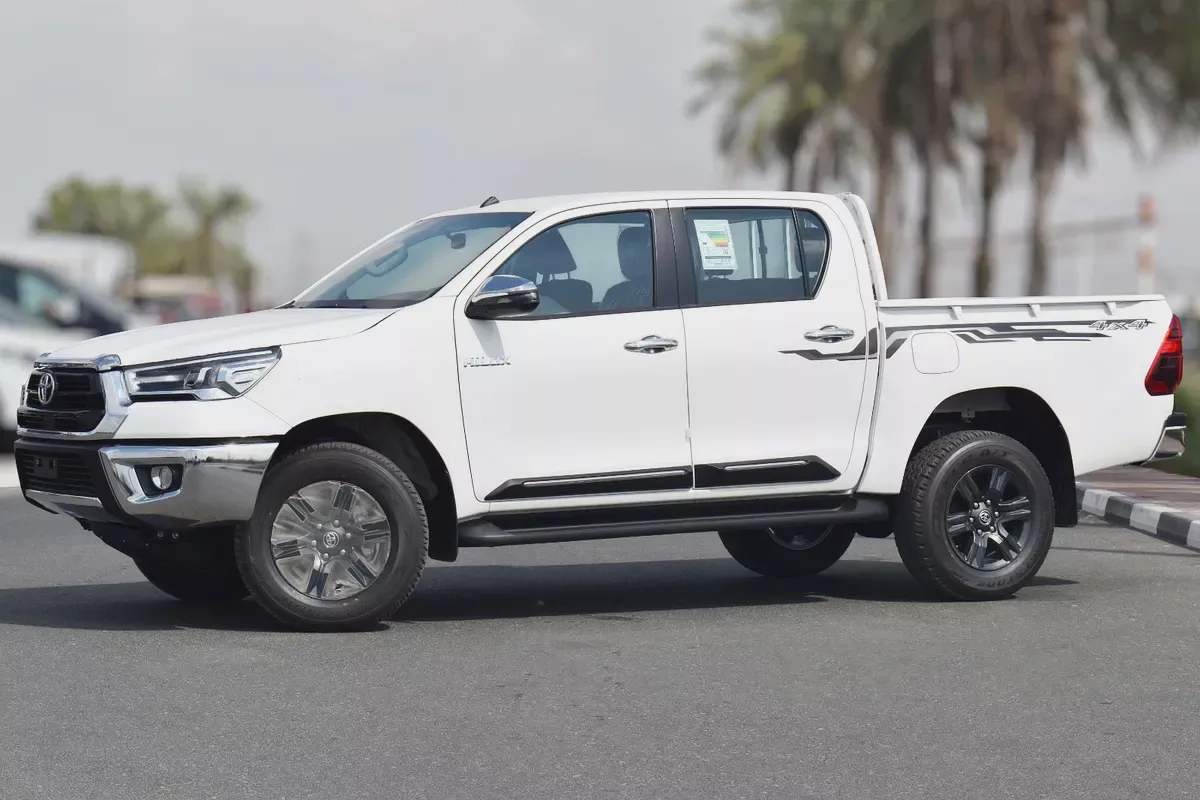 2025 Toyota Hilux SR5 2.7 Petrol - GCC Specs - Brand New!