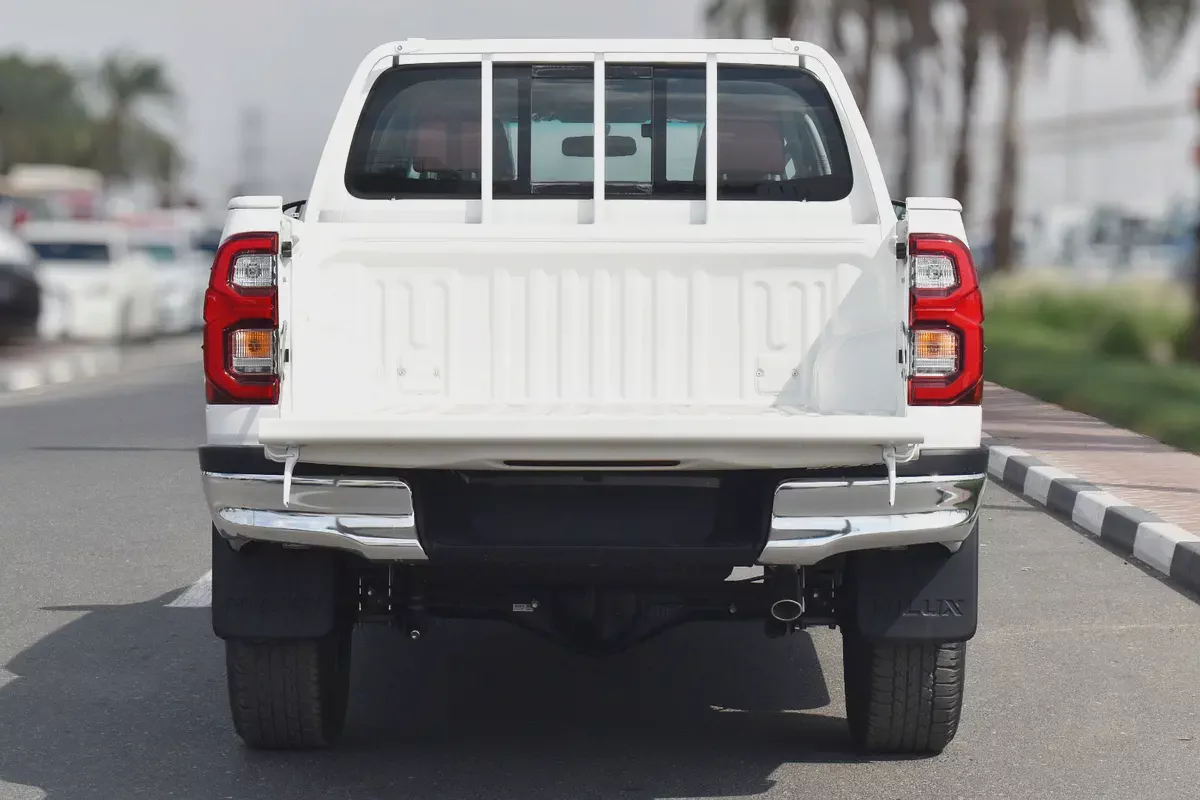 2025 Toyota Hilux SR5 2.7 Petrol - GCC Specs - Brand New!-5-5