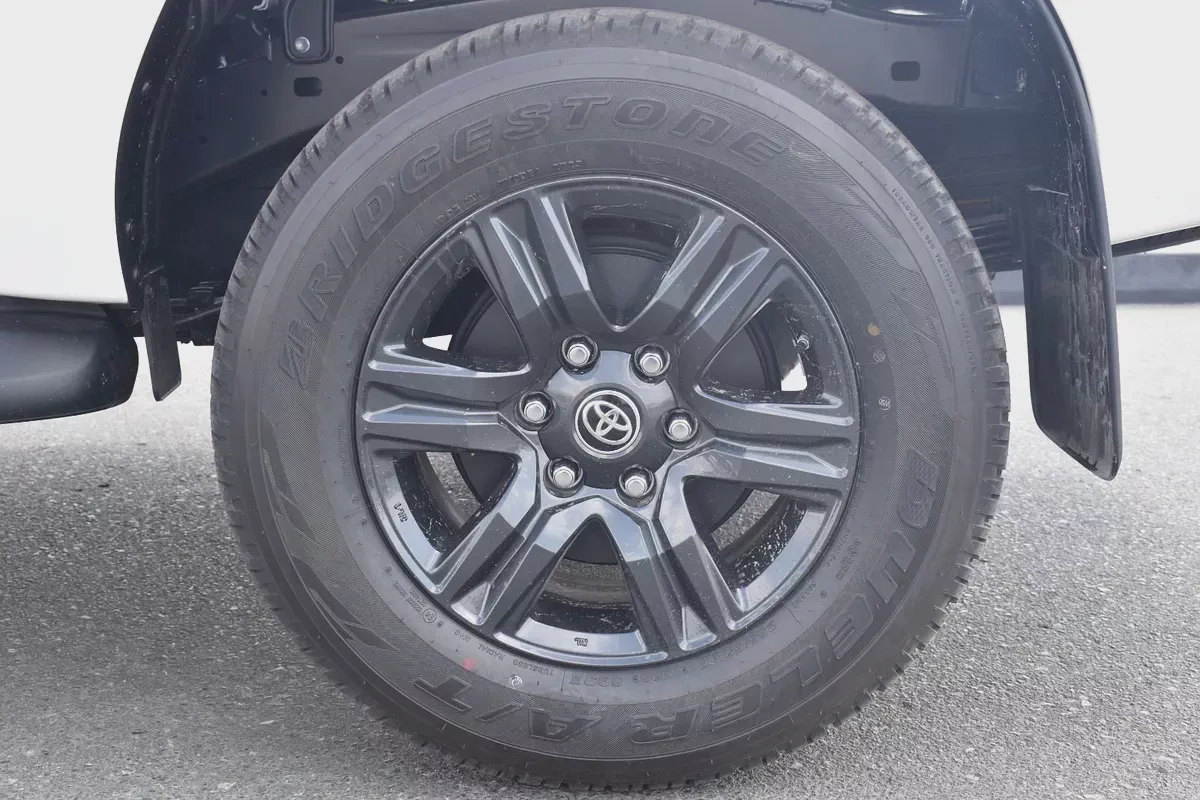 2025 Toyota Hilux SR5 2.7 Petrol - GCC Specs - Brand New!-6-6