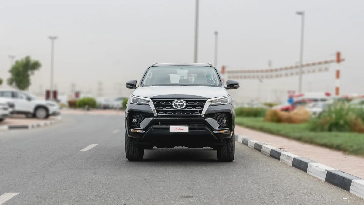 2026 Toyota Fortuner VX 4.0L AT Petrol (Black-Tan)-1-1