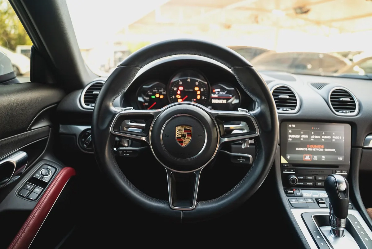 Porsche 718 Cayman 2023 Agency Warranty GCC 2.0L Turbo 4 Cylinders Low Mileage Full Service History