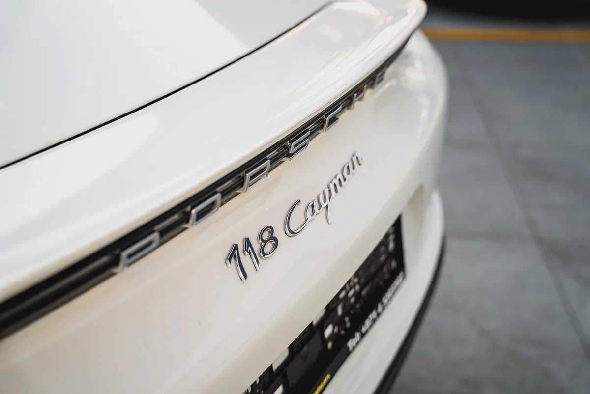 Porsche 718 Cayman 2023 Agency Warranty GCC 2.0L Turbo 4 Cylinders Low Mileage Full Service History